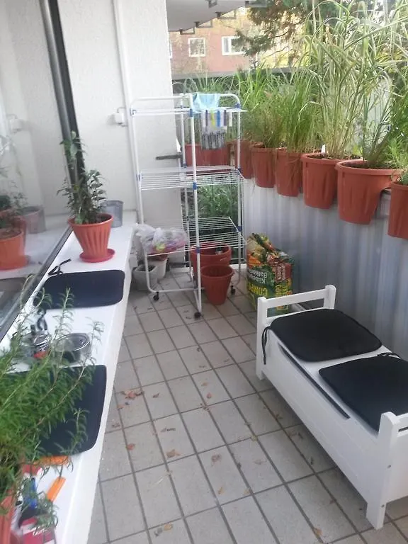 Robert'S Rent A Room Kolonia