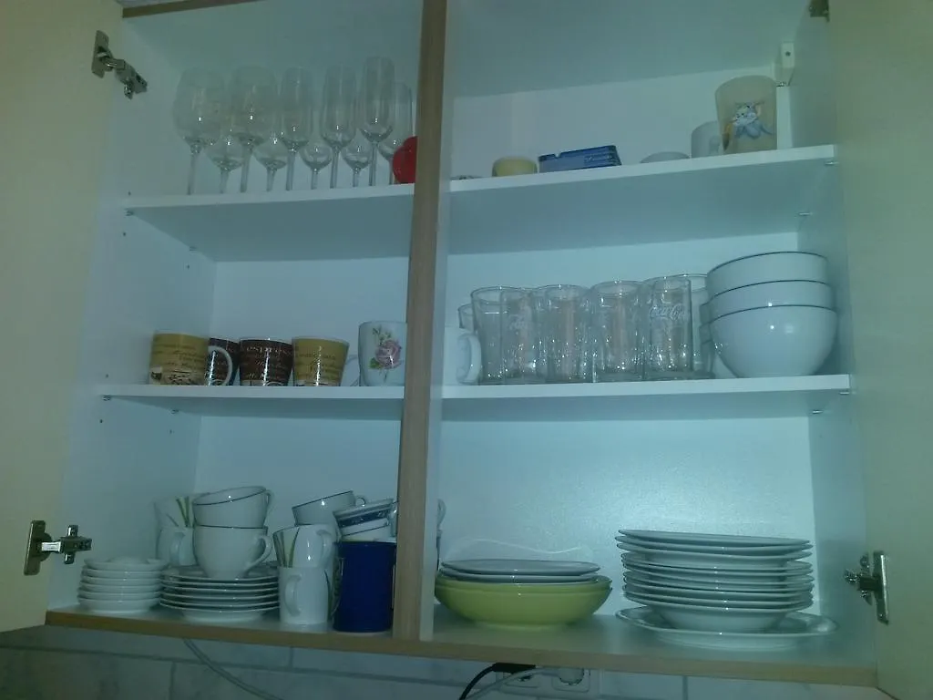 Robert'S Rent A Room Kolonia